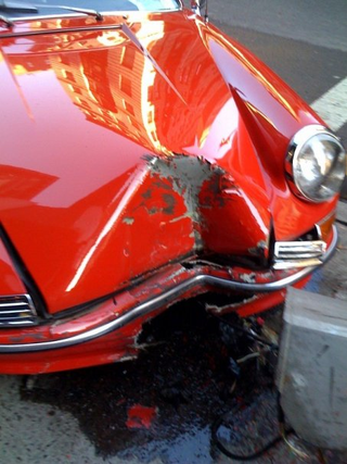 Illustration for article titled I'm the Santa who crashed my vintage Porsche on Christmas in New York City